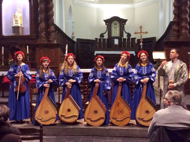 У костелі міста Періго (датований ХІІст., Франція)